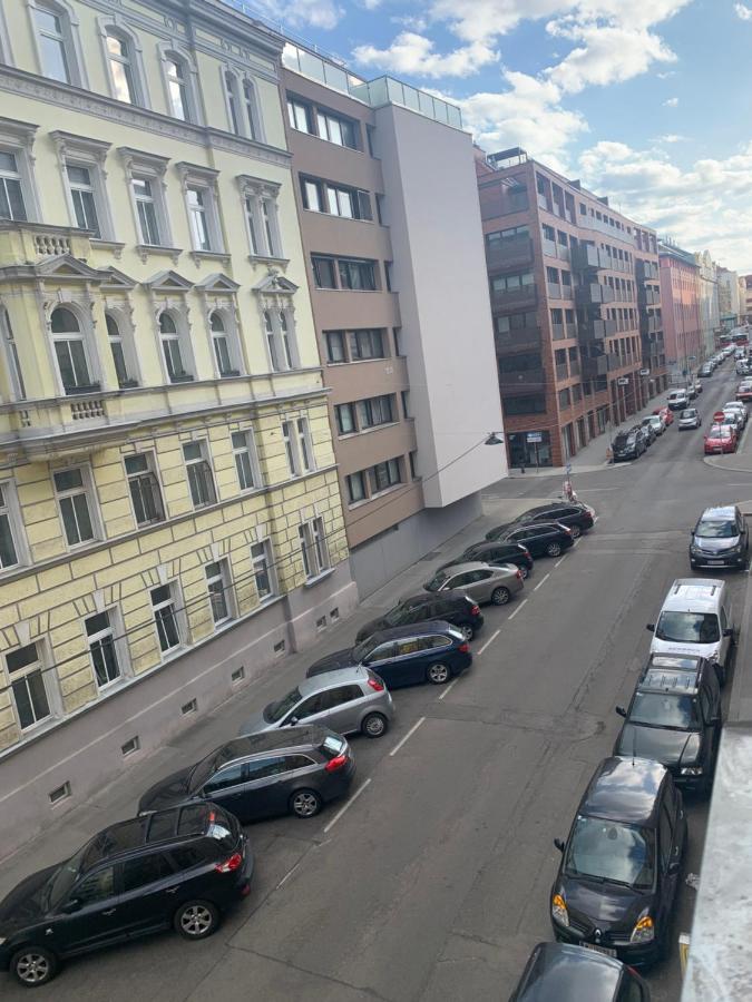 Centrally & Comfortable Apartament